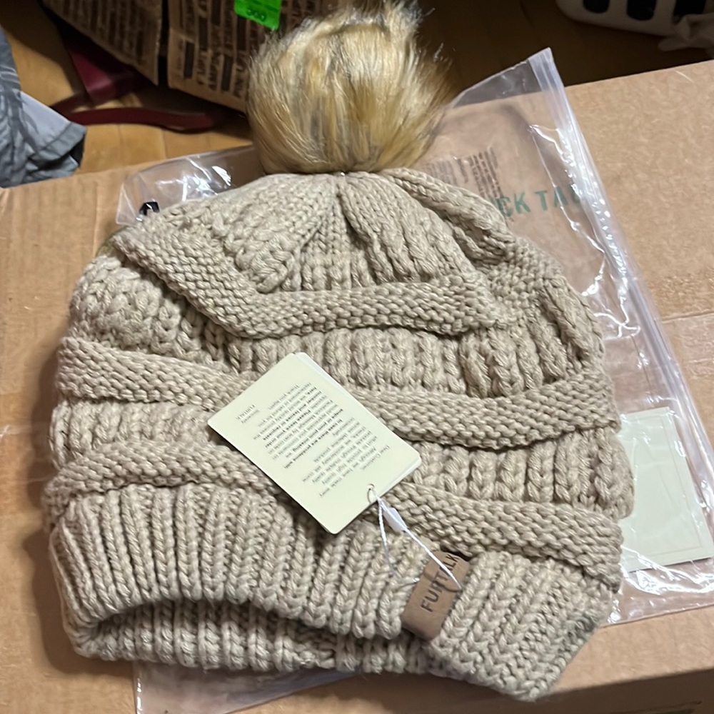 😄Furtalk Pom Pom hat new
